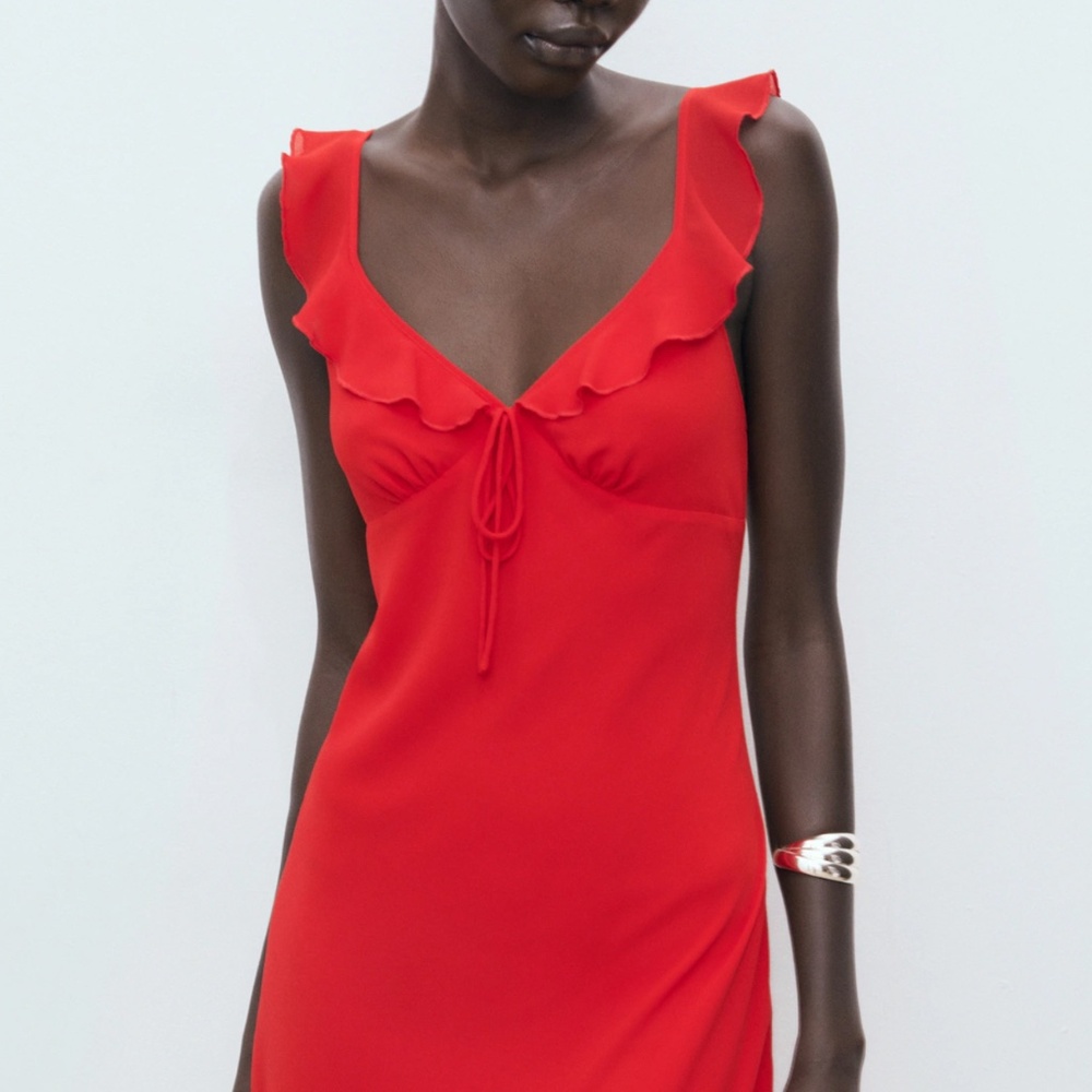 Midi-dress with ruffle neckline. Size M